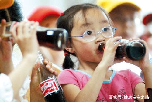                     儿科医生：这种饮料已上黑名单，孩子发育慢，没买过的家长真明智