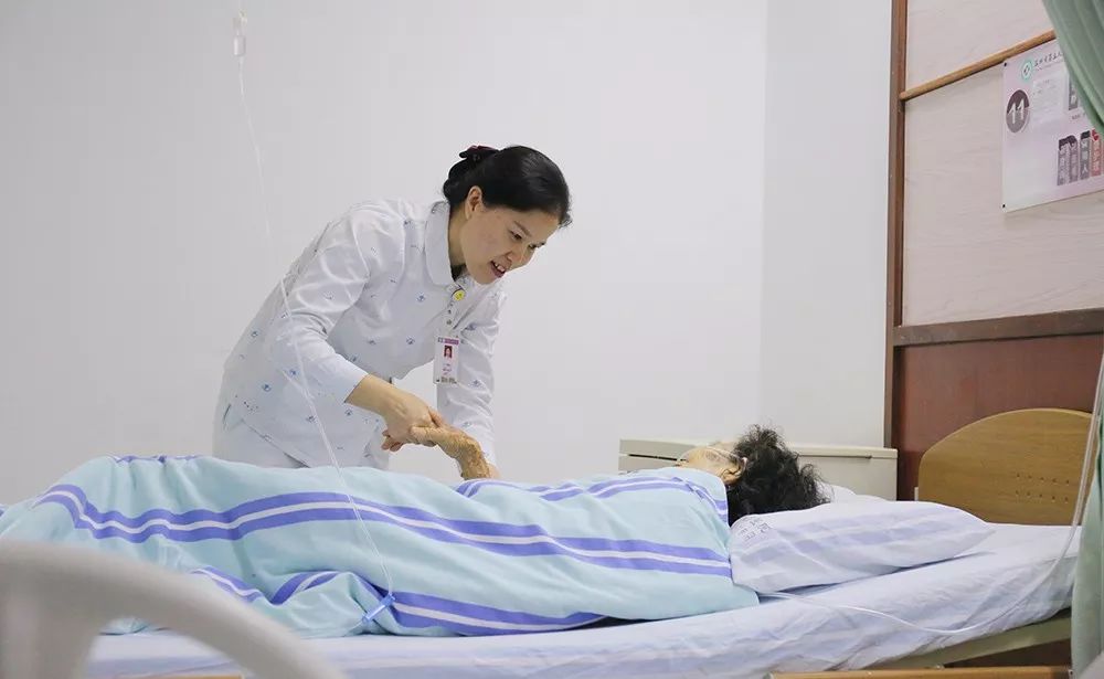 如何正确面对亲人离世 0204dd5e40b3403499a90224e018edde.jpeg