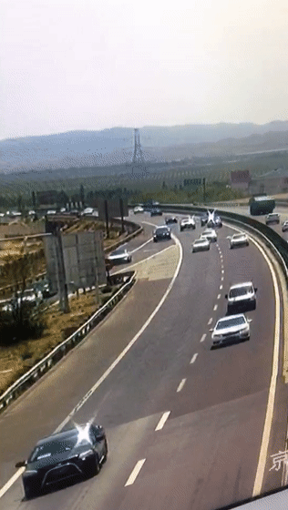 五一小长假期间 恰是宁夏阳光明媚 花团锦簇的时节 吸引着全国各地的