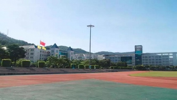 深圳高考移民事件调查:多人从衡水转入,考完回河北
深圳高考移民事件调查:多人从衡水转入,考完回河北