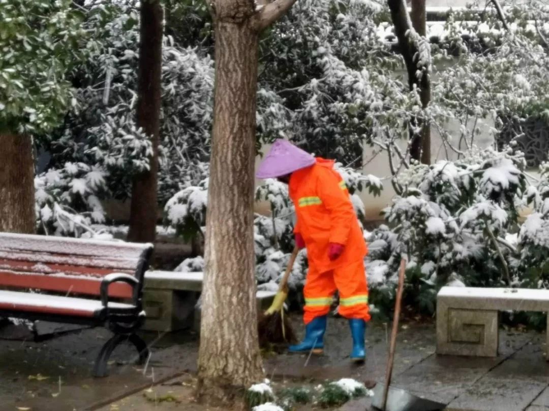 在这三位镜头下的劳动者模样吧!