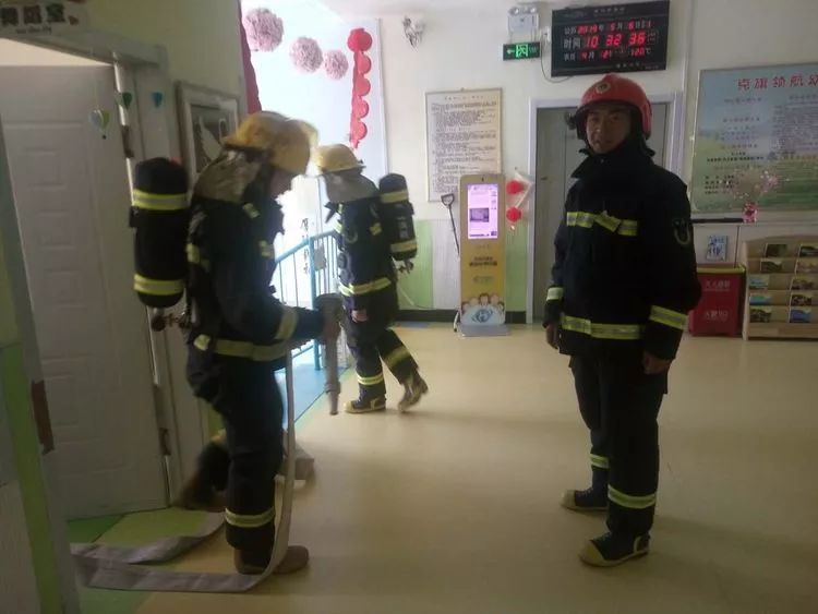 使用灭火器的正确方法视频 10812412cd2b4ee5b87591583ad48f55.jpeg