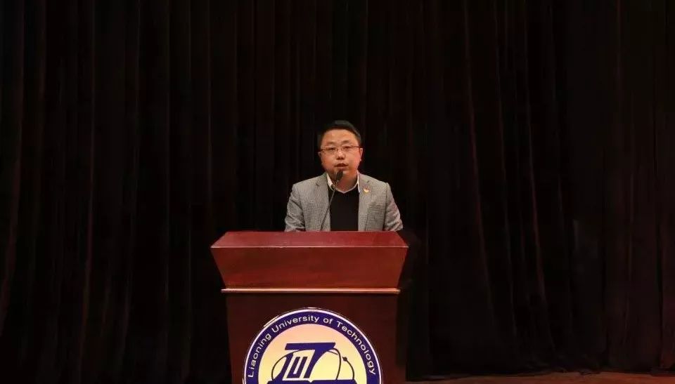 再次,辽宁工业大学校团委书记王化思为学员代表及本次培训表现突出
