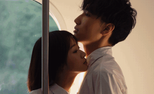 镜头恐惧症有哪些表现 1a9494e753de45caaea351d9d729dccd.gif