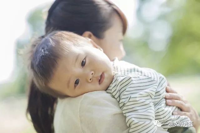 晓红专辑｜妈妈，再抱我一次。