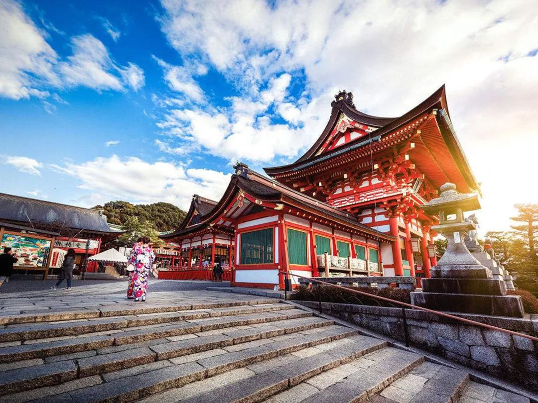 秒杀价：3999元 含往返接送 派领队 日本关西五天｜简化手续 免银行流水，说走就走！