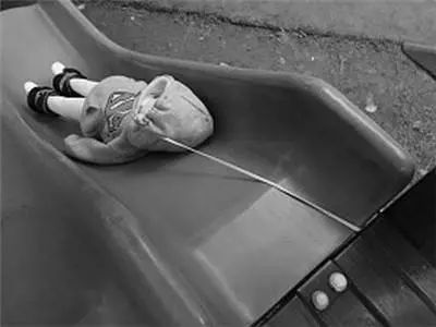                     2死12伤，游乐场没有这种标识，千万别让孩子玩