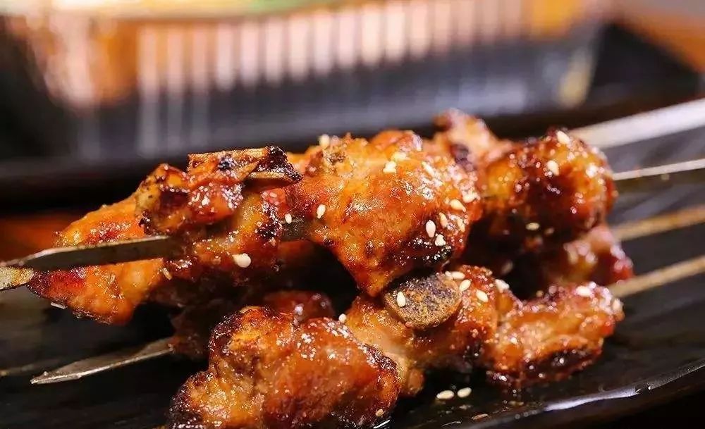 称霸"烤"场,"串"起景致美食.