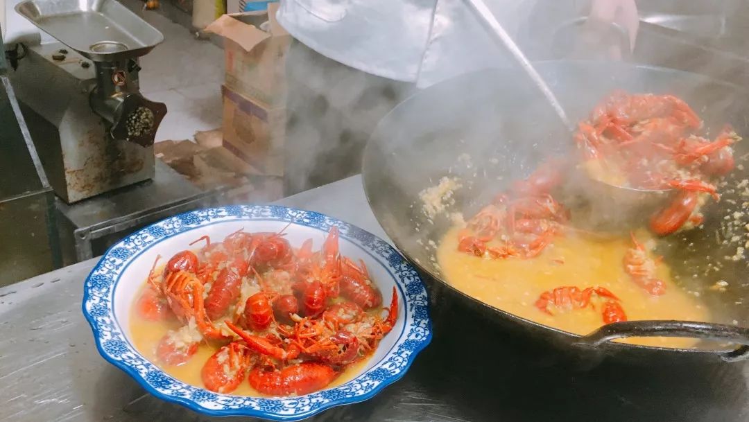 小龙虾花式送!买两斤送两斤,盘它!