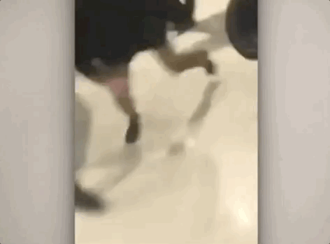 就是各种 手脚并用,拳打脚踢