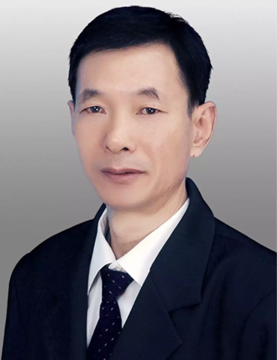 
蓝港外国语小学名师团队首次亮相，每个主要学科配一名特级教师！


