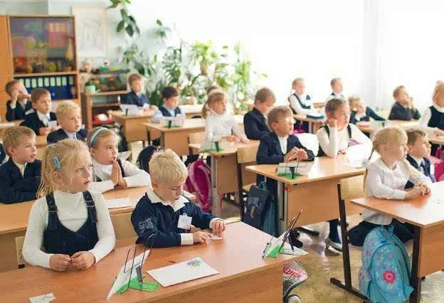 
你孩子坐在班里哪个位置？位置决定了“学霸”和“学渣”！



