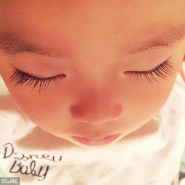                     羡慕别人家宝宝大眼睛长睫毛？孕期做到这4点，你家宝宝也一样