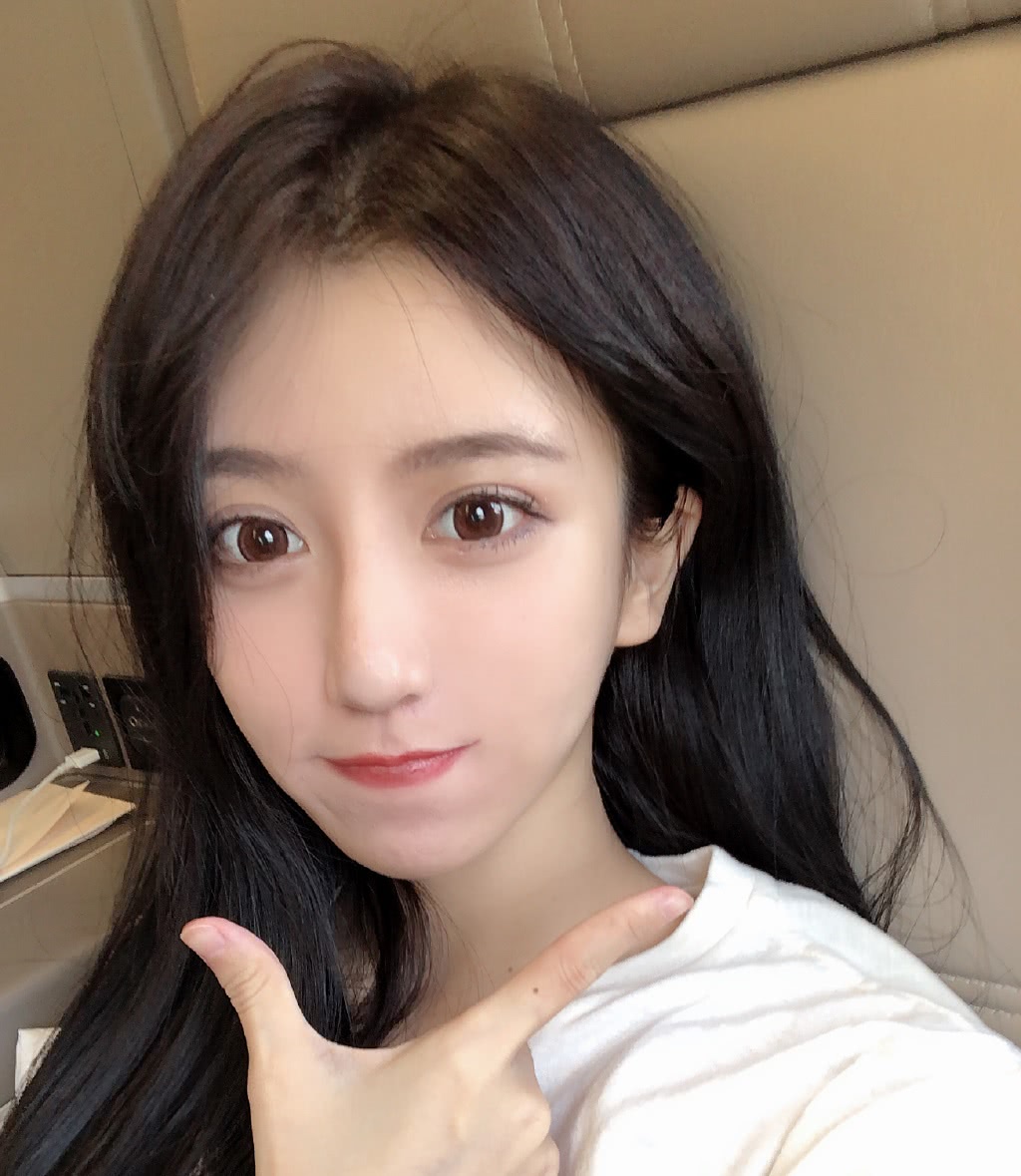 为何说呆妹儿是"电竞杨超越"?看她5年前的照片就懂,没