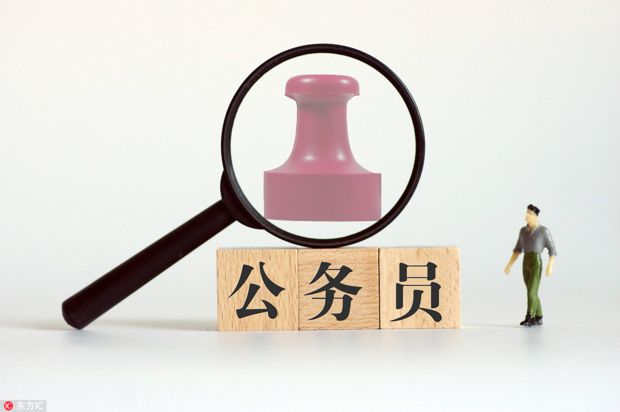 
985毕业生年薪30万，邻居吐槽不如4000的公务员，妈妈怒吼：赶紧回来


