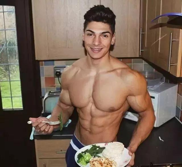 妹子有个会做饭的肌肉男友，是一种什么体验？