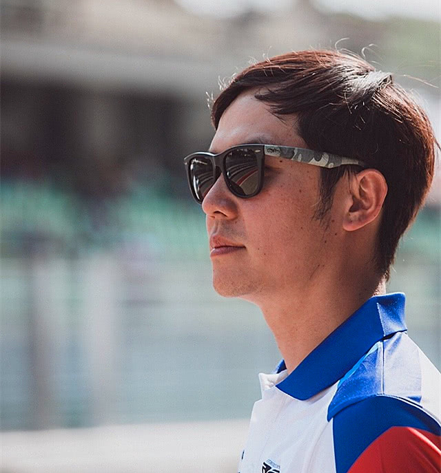 王心凌前男友赛车发生意外,车头全毁现场一片