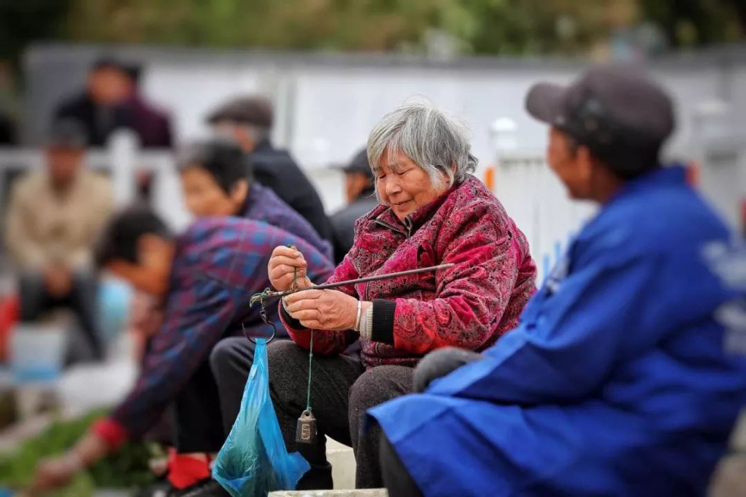 下面让我们来欣赏一下 在这三位镜头下的劳动者模样吧!