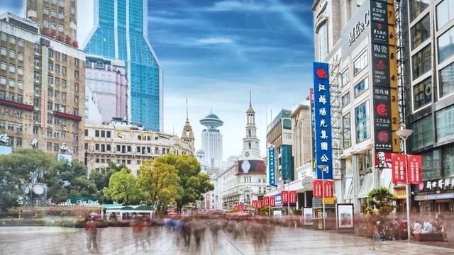 梦游五彩斑斓的都市，解析梦见大街很多五彩高大房7的深层含义