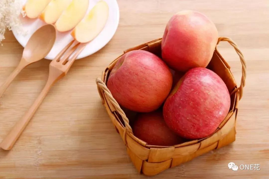 《苹果香》 40ca48bd4cc043d89511303dc16e0aab.jpeg