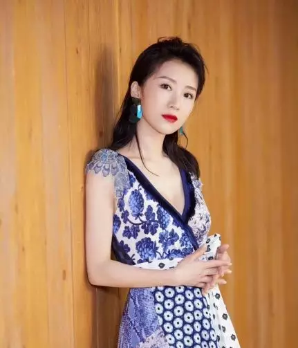 李念与富豪丈夫参加聚会却赌气耍脾气,男方全程耐心陪伴 888真人娱乐加盟合作