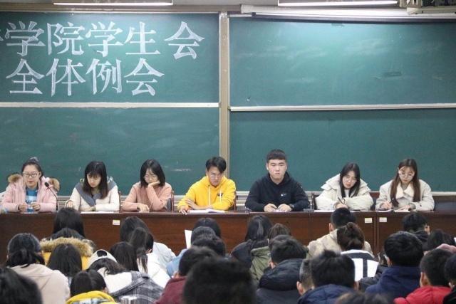 
原创
大学生应该选择入党还是入学生会？哪种选择更重要


