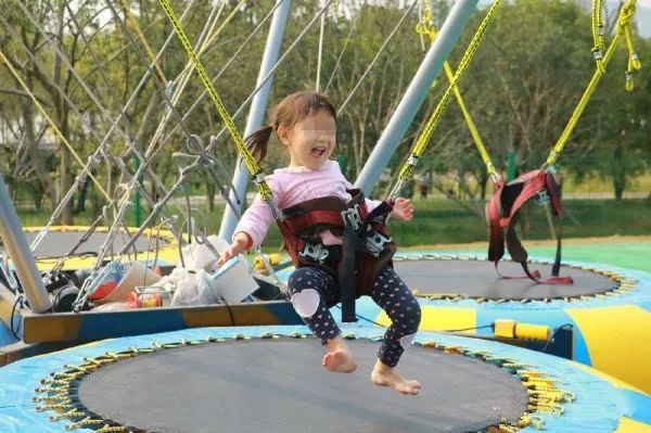                     2死12伤，游乐场没有这种标识，千万别让孩子玩