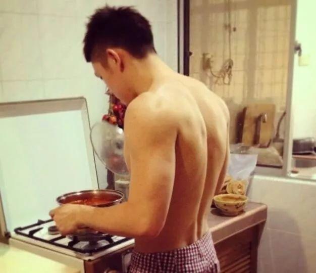 妹子有个会做饭的肌肉男友，是一种什么体验？