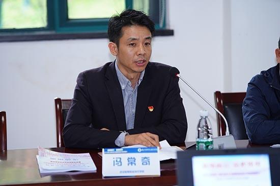 
原创
全国融媒采访团走进武汉船舶职业技术学院体验“机电专业课”


