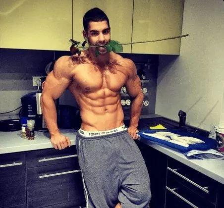 妹子有个会做饭的肌肉男友，是一种什么体验？