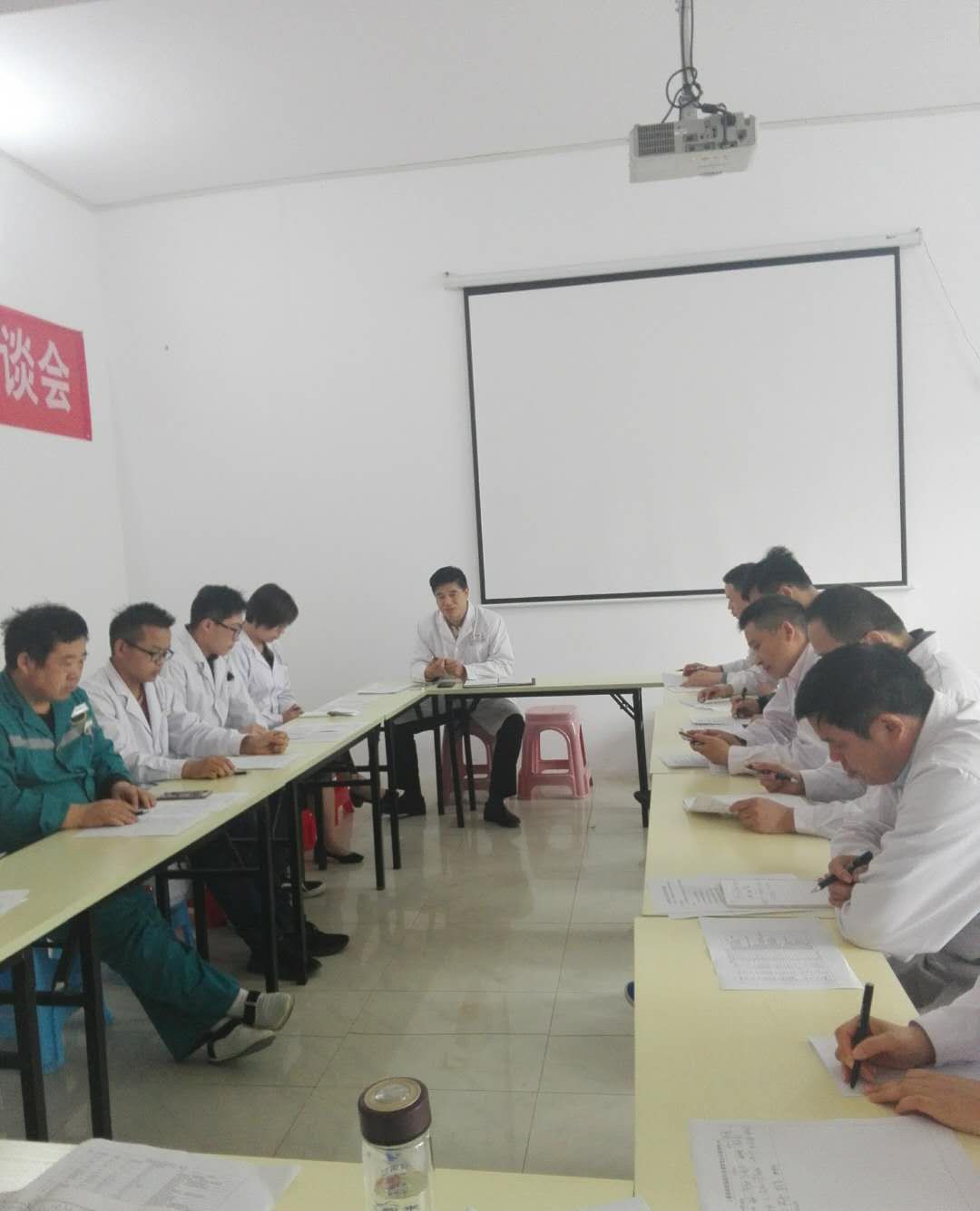 上蔡协和医院召开4月份医疗质量总结分析会议