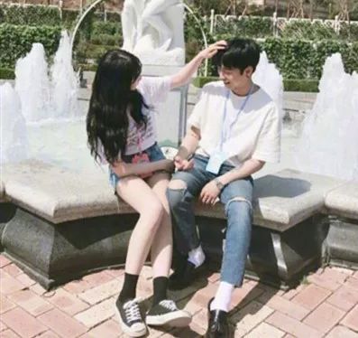 何雯娜公布恋情!亲密照甜skr人!情侣照按这10