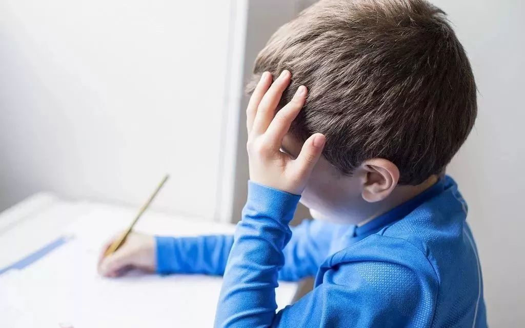 
期中考后，孩子成绩下滑的3个信号，出现1种就要小心了!


