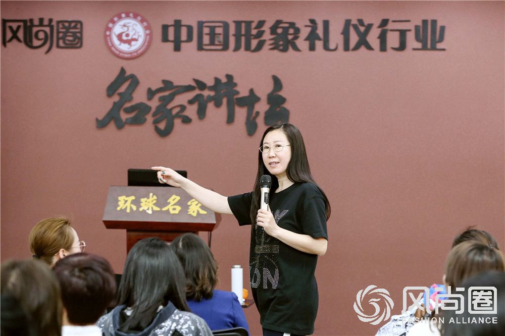 礼仪培训班，带你看看行业礼仪培训班的课堂 