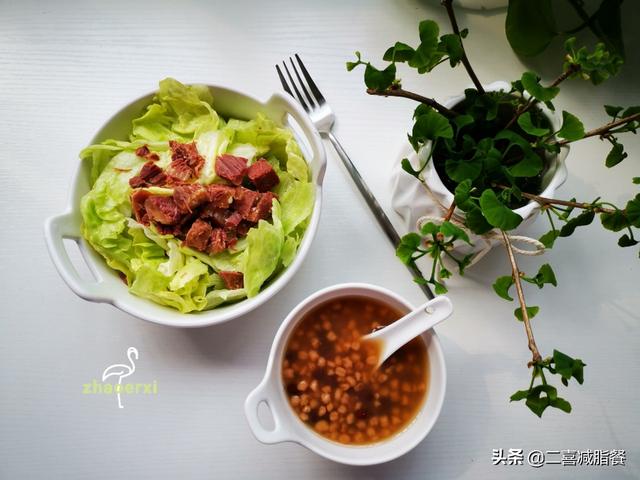 减脂餐晚上吃什么有营养的 72f3e1ae87104fa4a5af3605ba8d7113.jpeg
