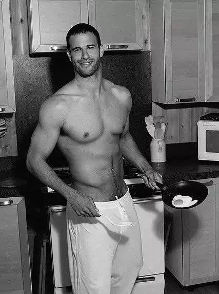 妹子有个会做饭的肌肉男友，是一种什么体验？