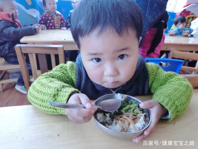                     儿科医生：孩子3部位突出，注定要长高，别当坏毛病，恭喜！