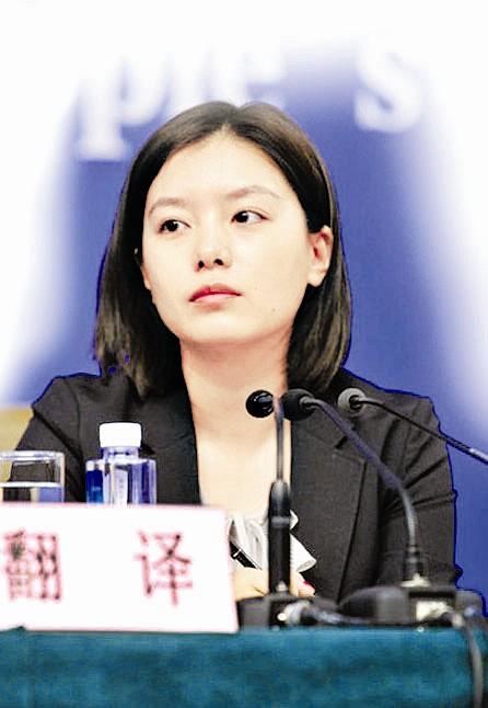 中国美女翻译官,工作中给人感觉很冷艳,但是却是真女神!_张京