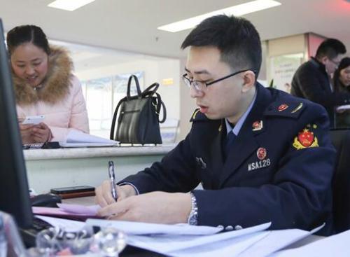 
今年34岁了，考公务员还会有前途吗？网友：“钱途”无量！


