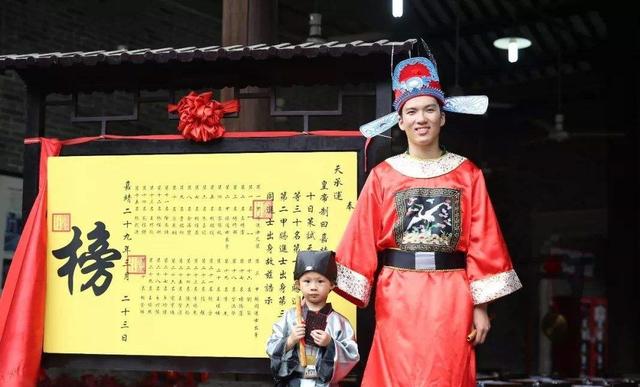 高考倒计时1个月!来看看他们的高考为什么这么容易?
高考倒计时1个月!来看看他们的高考为什么这么容易?