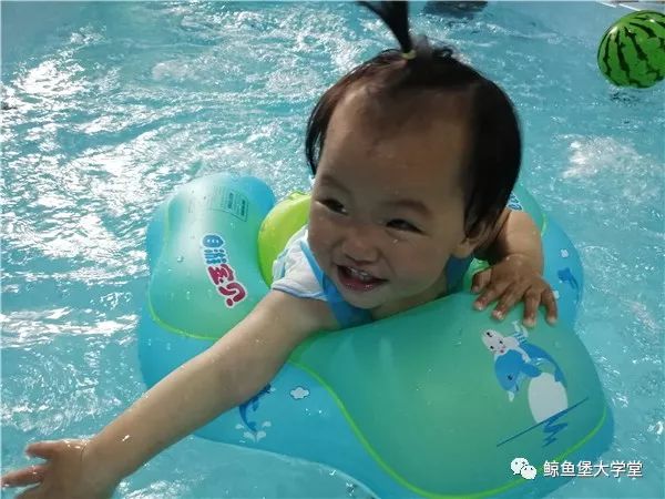                     宝宝肌张力异常怎么办？婴儿游泳就能有效改善！