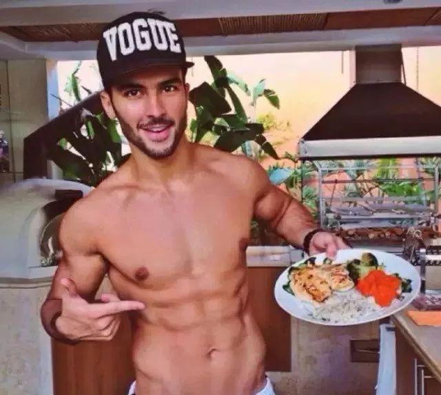 妹子有个会做饭的肌肉男友，是一种什么体验？