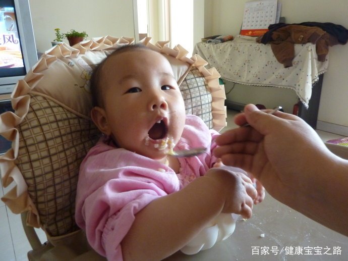                     儿科医生：孩子3部位突出，注定要长高，别当坏毛病，恭喜！