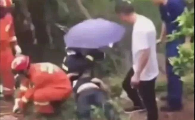                     2死12伤，游乐场没有这种标识，千万别让孩子玩