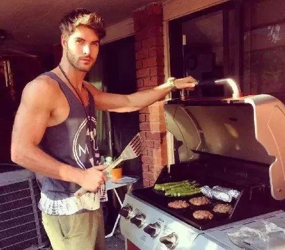 妹子有个会做饭的肌肉男友，是一种什么体验？