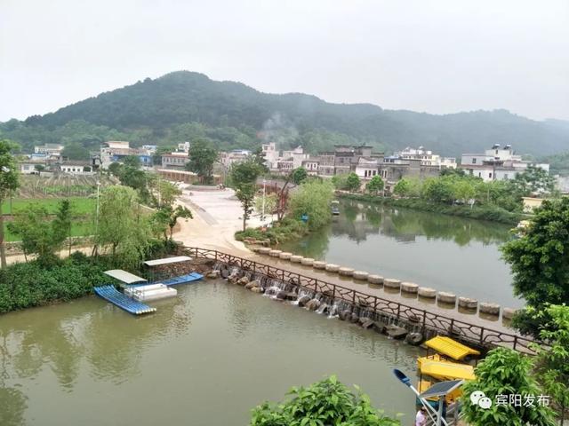 前往武陵镇留寺村委龙德村举行写作采风活动,拉开了2019年宾阳县第三