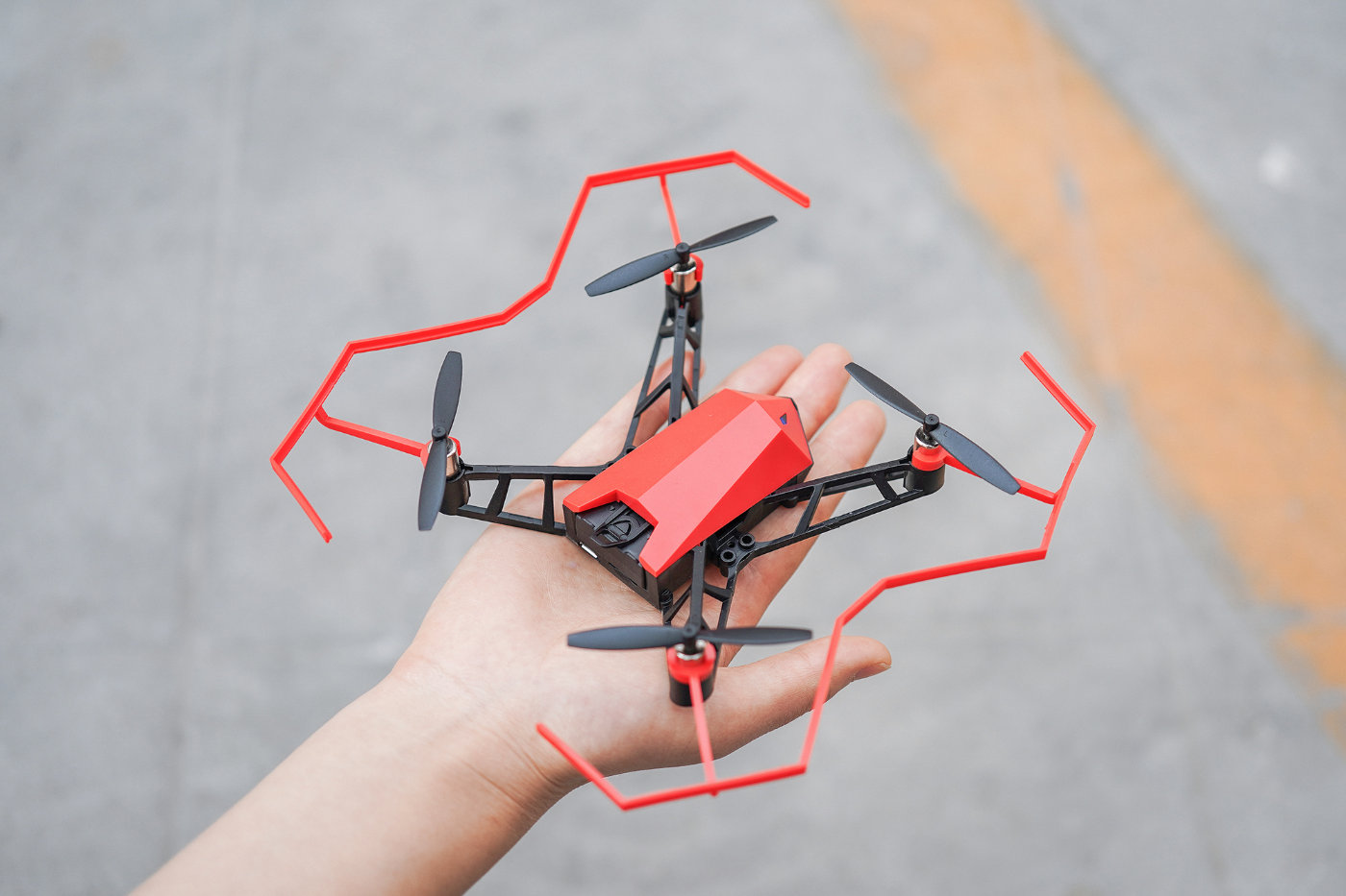 更适合孩子的飞行器udrone意念无人机评测