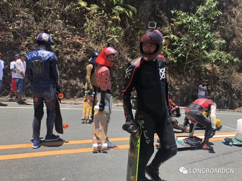 极限重力,rebirth滑手:阿达 起跑(紫色皮衣)阿发长板,南山长板店滑手