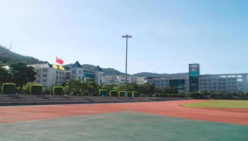 深圳高考移民事件调查:多人从衡水转入,考完回河北
深圳高考移民事件调查:多人从衡水转入,考完回河北