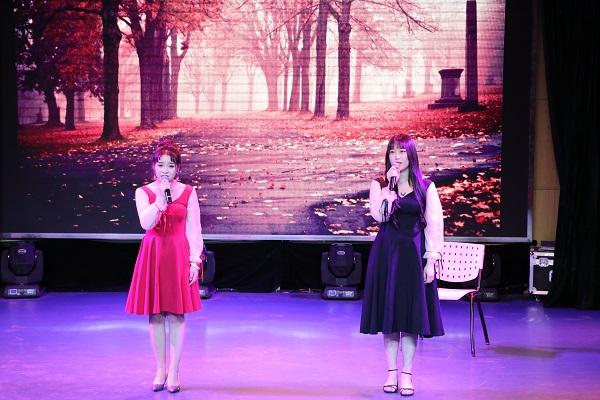 赞!武汉一高校大学生用“文艺汇演”展示四年专业学习成果!
赞!武汉一高校大学生用“文艺汇演”展示四年专业学习成果!